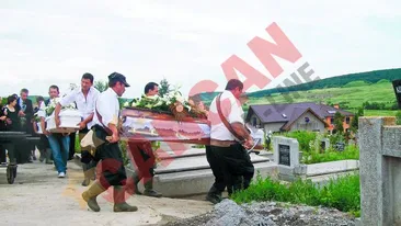 A fost inmormantat cu fiii pe care i-a ucis