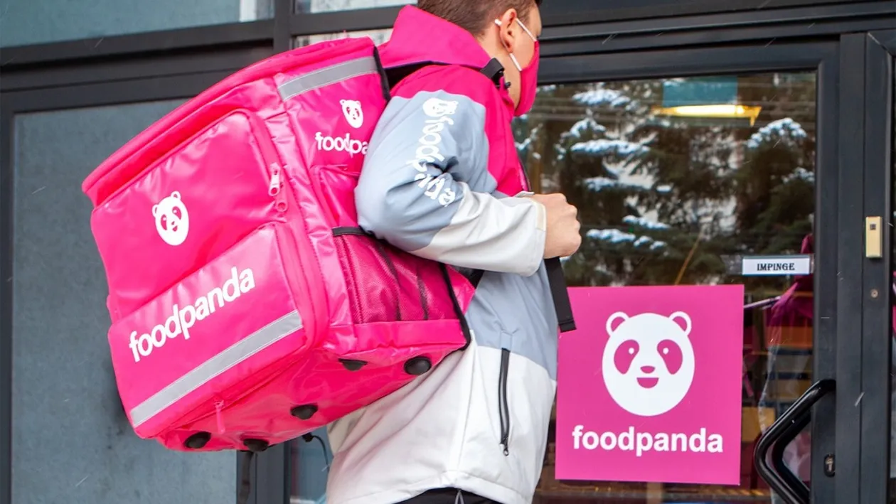 Să vezi și să nu crezi! Câți lei câștigă lunar un livrator de la Foodpanda
