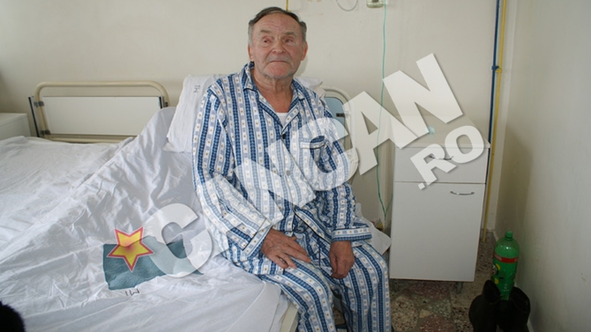 Pacient jefuit in spital de un hot deghizat in medic. Fura portofele in timp ce-si asculta victimele cu stetoscopul!
