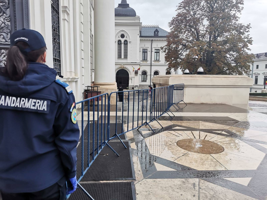 Pelerinii care stăteau la cozi au disparut