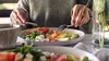 Cum îți construiești o farfurie echilibrată fără să numeri caloriile. Ce alimente ar trebui să conțină fiecare masă