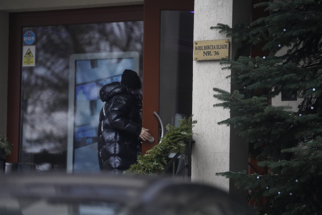 Andreea Esca, în "vizită" la o clinică medicală (Foto: CANCAN.RO)