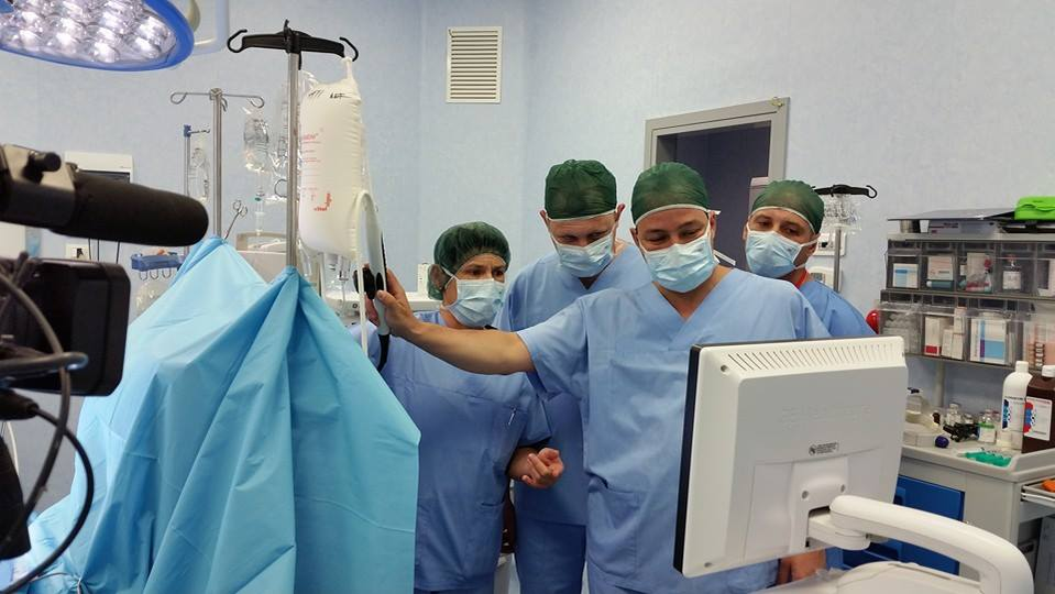 Fata a fost operată de urgenţă în urma bătăii primite de la iubitul ei