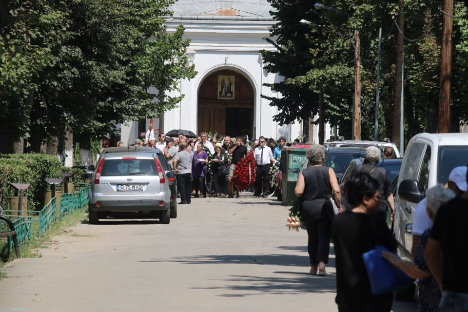 Fiica lui Marius Ţeicu, condusă pe ultimul drum! Imagini LIVE de la înmormântare