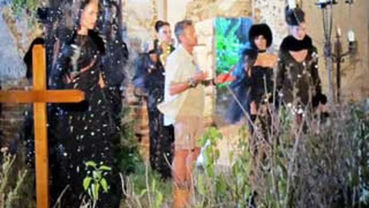 Botezatu, la cimitir! Ce a cautat printre morminte?