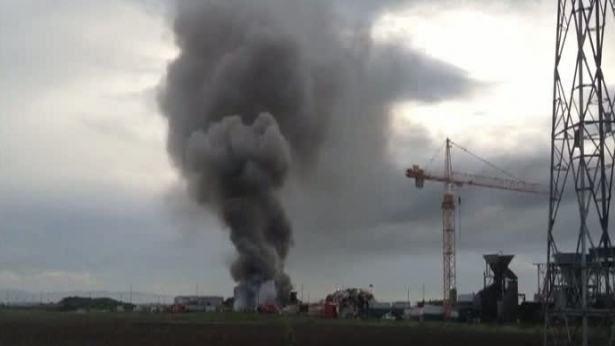 Un incendiu puternic a izbucnit la o groapă de deşeuri chimice din Piteşti!