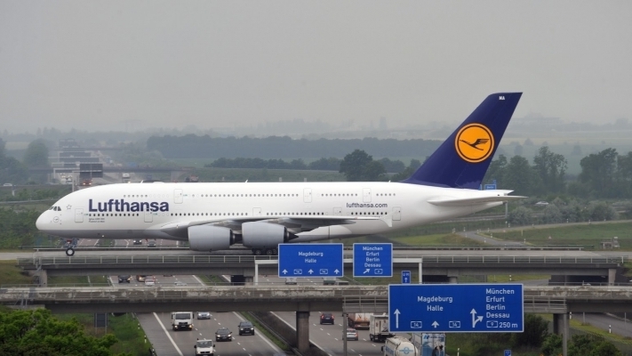 Alertă cu bombă! Un avion de pasageri a fost evacuat în stare de urgenţă 