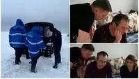 O femeie din Botoșani a născut acasă, prin apel video cu medicii. Ambulanța n-a putut trece de nămeții uriași