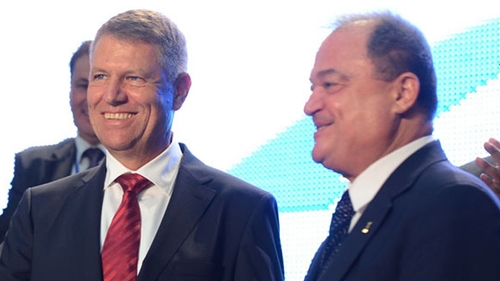 Klaus Iohannis, PDL şi PNL au trimis activişti în diaspora pentru a sta la cozi în faţa secţiilor de votare