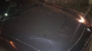 Mașinile polițiștilor, vandalizate chiar în fața sediului poliției