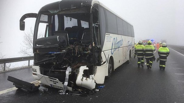 Un autocar românesc, implicat într-un accident grav în Germania! Cel puţin nouă persoane au fost rănite