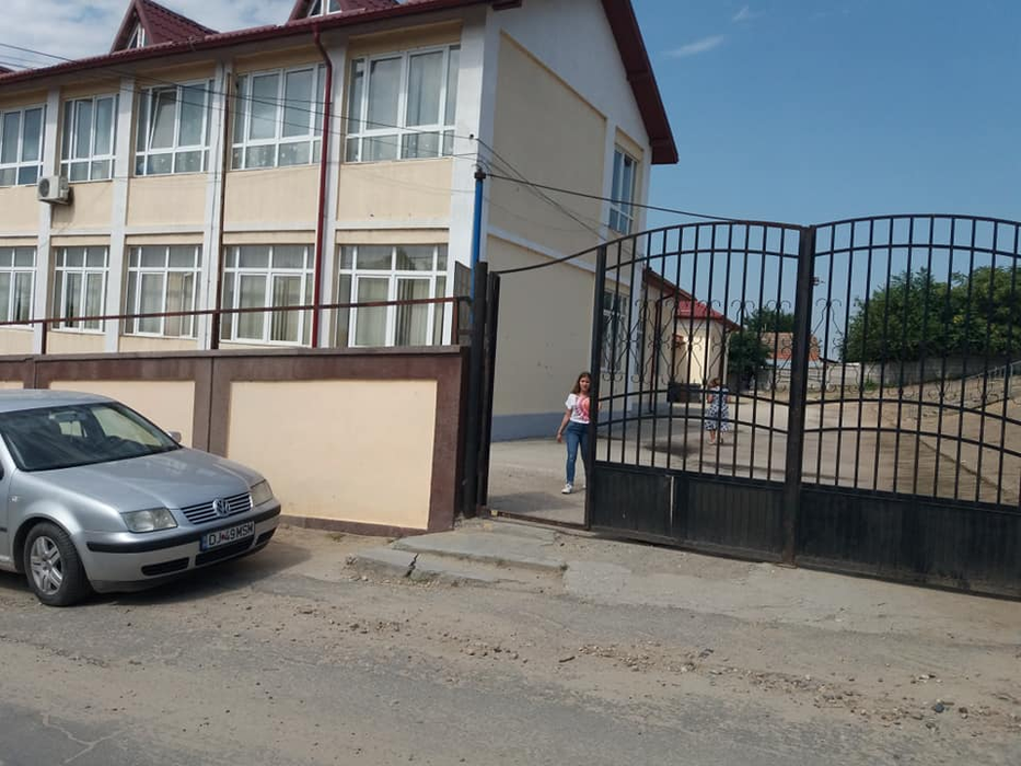 Tania, prima elevă din Dăbuleni care ia 10 la Evaluarea Națională