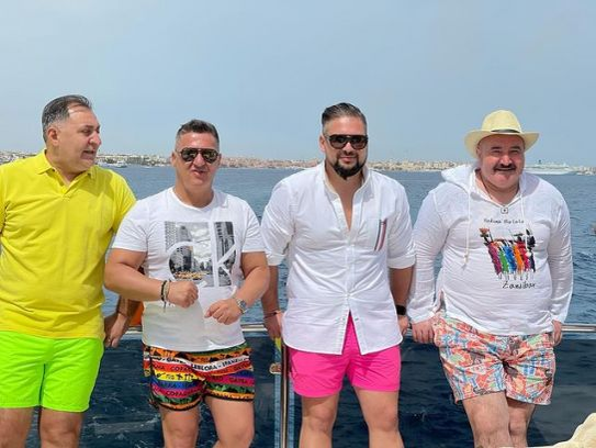 Vali Vijelie a prins gustul vacanțelor! Artistul face show de show în Egipt, alături de Nuțu Cămătaru