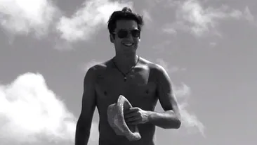 Radu Valcan s-a transformat azi in ghiocel... rosu! Va pup, sa aveti o zi cu mult zambet!