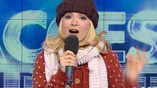 E jale in televiziune! Simona Gherghe a inghetat de frig in studioul emisiunii sale! Uite cat de gros s-a imbracat!