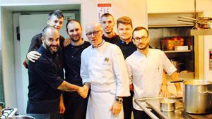 Unul dintre cei mai renumiţi chefi la nivel mondial i-a trecut pragul noului jurat MasterChef, SAMUEL LE TORRIELLEC!