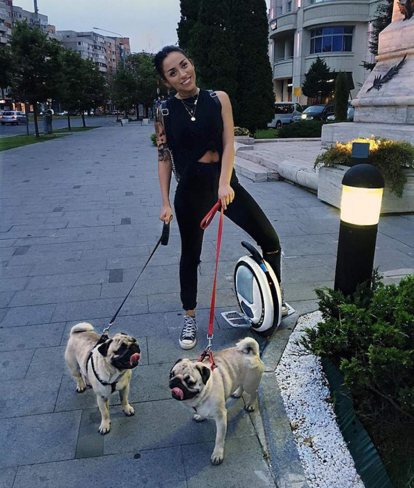 Bunica lui Ruby a cedat: ”E un blestem!” Ce se întâmplă în casa artistei? ”Se încurcă, se îmbârligă, își înfășoară picioarele… ”