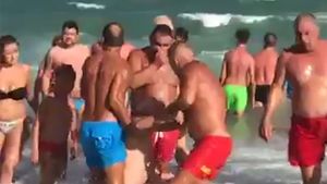 Un politician a fost la un pas să se înece la Eforie Nord. A fost scos din mare în stare de şoc, de patru...