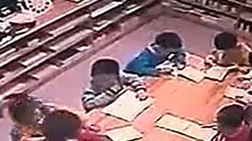 VIDEO Educatoare surprinsa in timp ce loveste de 120 de ori copiii pe care trebuia sa-i ingrijeasca