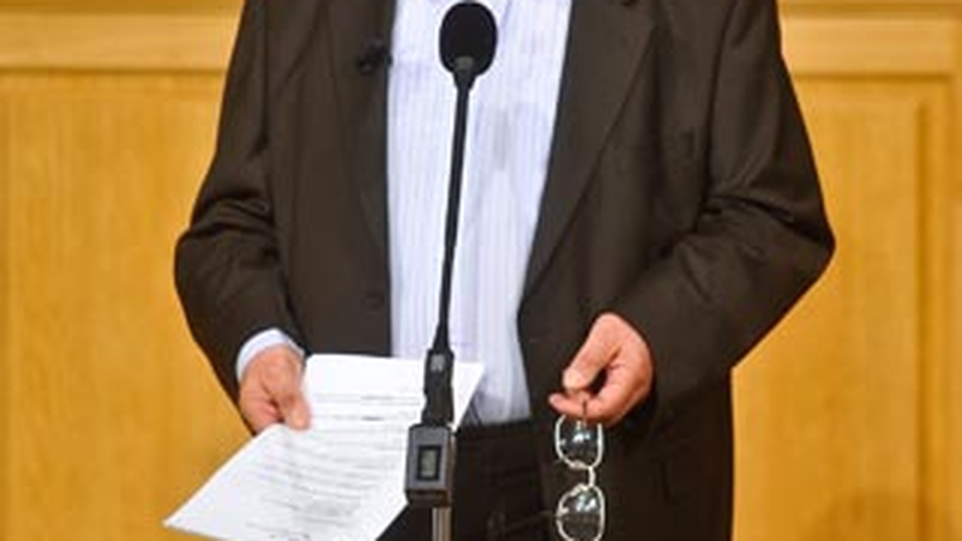 Nicolae Manolescu, ambasadorul Romaniei la Paris pe langa UNESCO, mai are de asteptat pana sa devina un om liber! Nu a putut divorta la primul termen