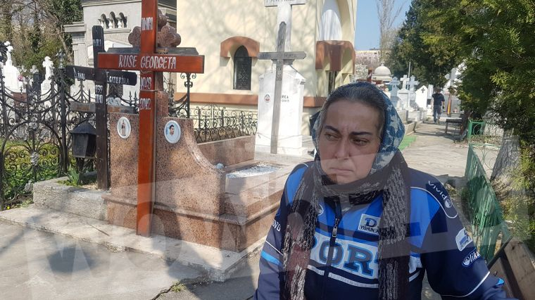 Angelica Constantin, mama biologică a fetiței pe care Luminița Anghel a vrut să o adopte, cercește ca să poată să trăiască. Sursa foto: wowbiz.ro