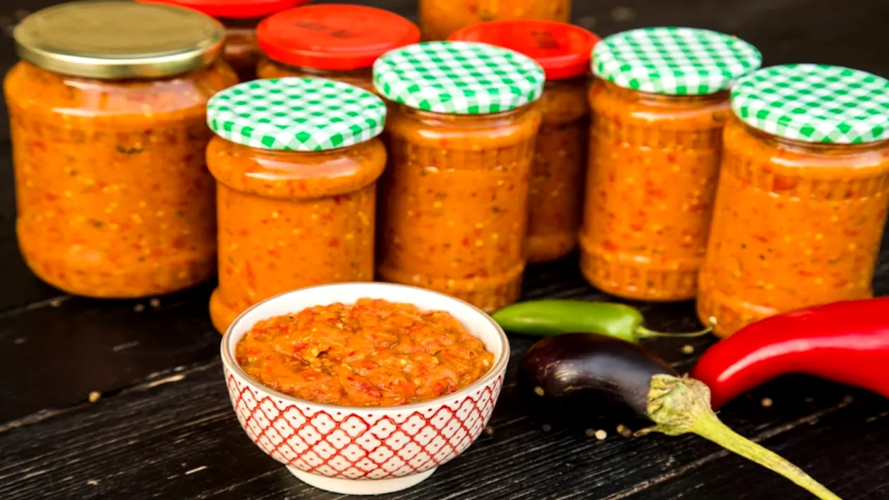 Greșelile care duc la fermentarea zacuscăi. Cum o poți salva dacă are bule de aer sau miros acru