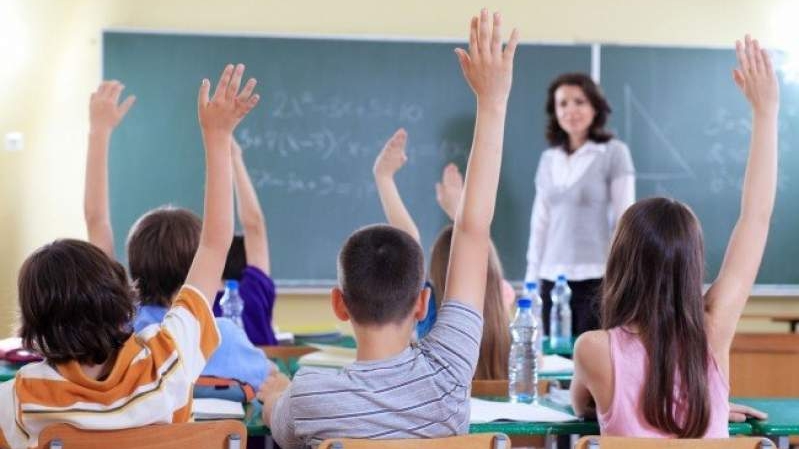 Ce veste pentru elevi! O grămadă de zile libere până la vacanța de vară!