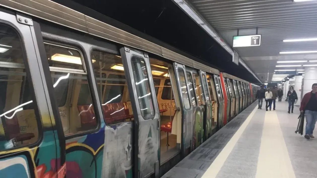 Cine este bărbatul care a căzut pe șine în stația de metrou Păcii. Medicii sunt rezervați în privința lui