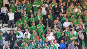Fabulos: Irlanda de Nord- România se joacă cu fani în tribune!