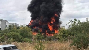 VIDEO. Incendiu uriaș în Pitești. Arde o fabrică de mobilă
