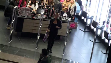 Simona Sensual, maraton cu ghinion prin mall! N-a gasit nimic nici pentru catel!