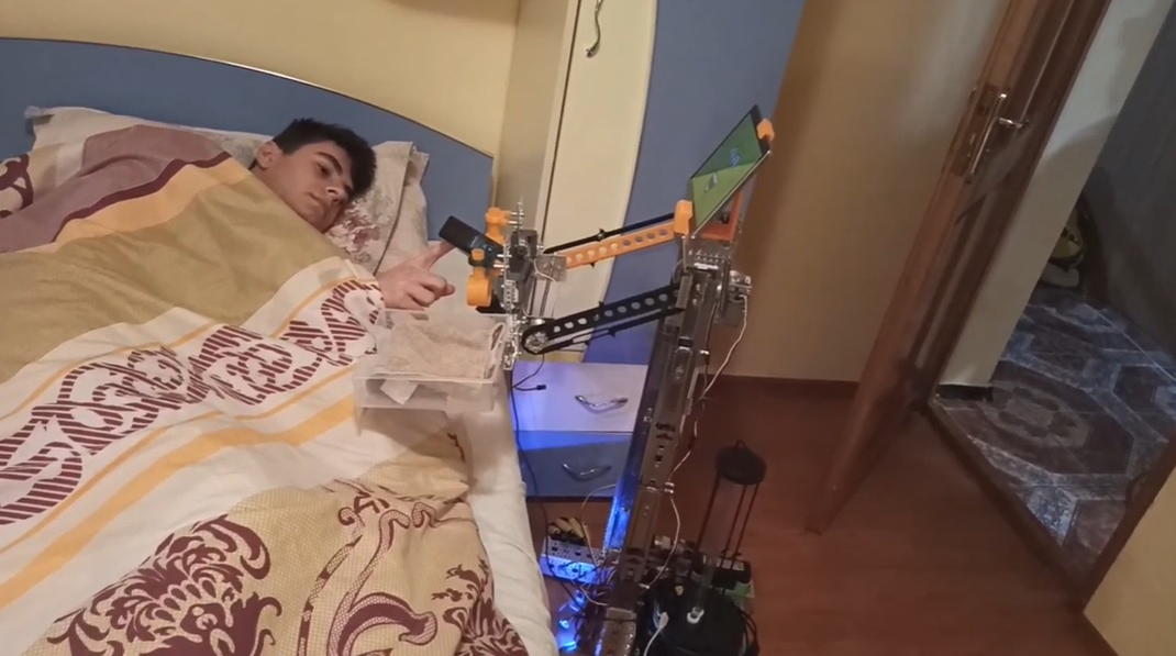 Robotul creat de elevi a trecut "la treabă"