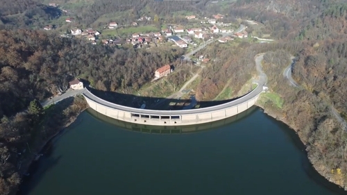Lacul din România care ascunde comori nebănuite. Satele din zonă au fost complet înghițite de apă