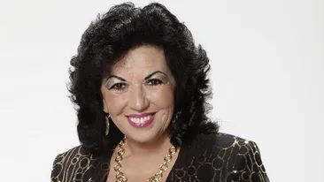 Ce diferenta! Carmen Harra taxeaza cu 600 de dolari ora de consiliere! O escorta de lux cere pentru o ora de placere 200 de euro!