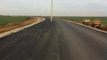 Numai in Romania se poate asa ceva! Stalpul din mijlocul centurii! FOTO demential !