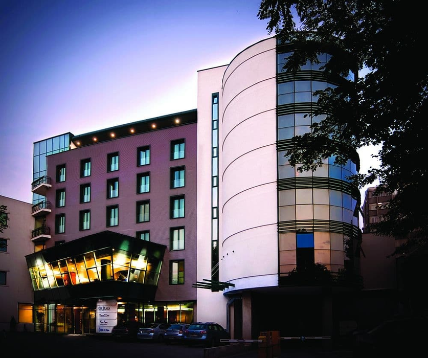 Aşa arată hotelul unde sunt cazaţi jucătorii români.