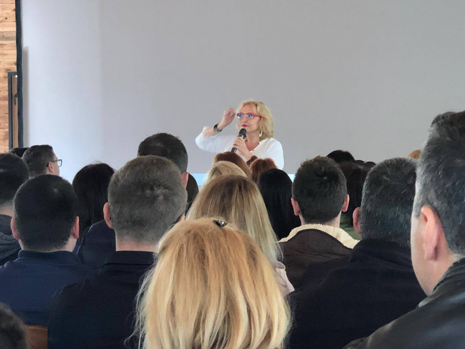 Mihaela Tatu a divorţat de soţul ei. Motivul a fost incredibil: „L-am întrebat dacă poate spune „te iubesc”, nu a putut, așa că am ales să mergem mai departe”