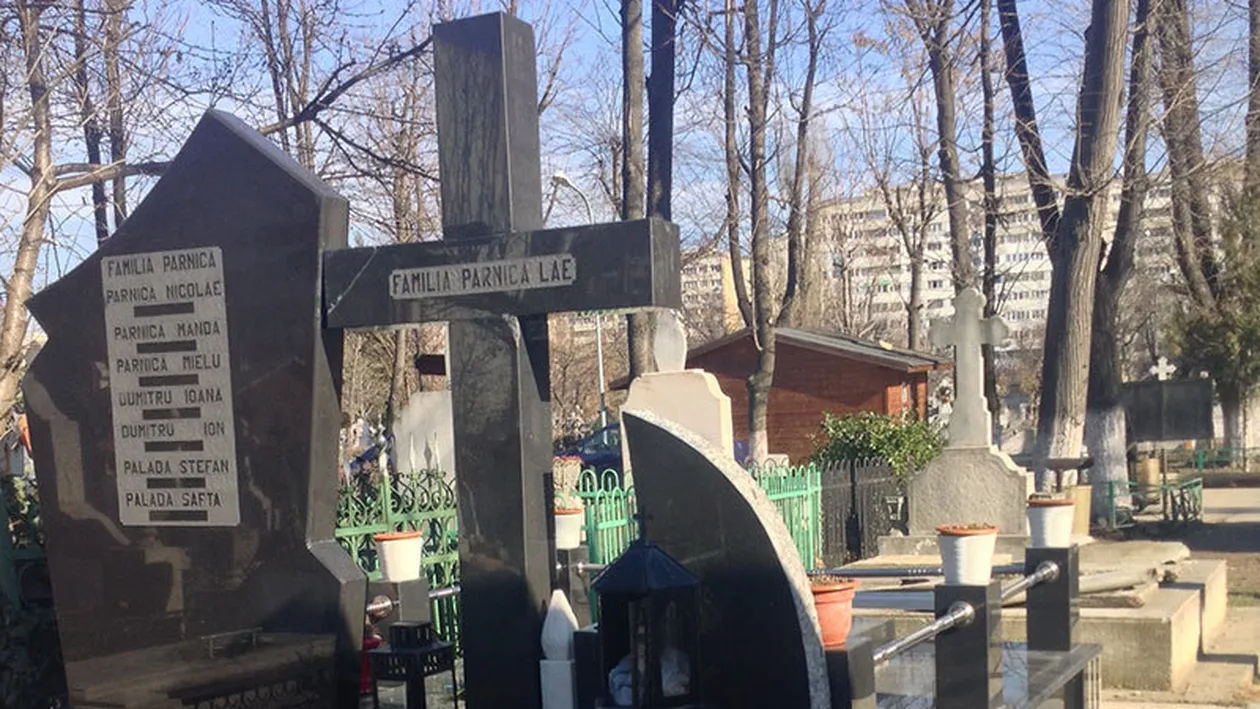 Medicii le-au zis să nu deschidă sicriul cu fetița lor! Ce a găsit o familie în el după 21 de ani de la înmormântare