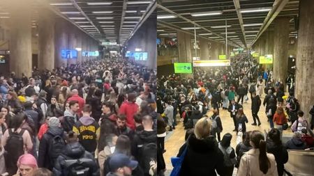 O fată de 15 ani s-a aruncat în fața metroului, la Eroilor. Informații de ultimă oră despre starea ei