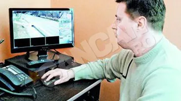 Primarul din Corlateni a gasit o metoda pentru a tine comuna sub control! Isi fileaza satenii pe calculator