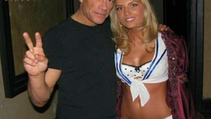 Elena Hueanu l-a dat gata pe Jean Claude van Damme! Cu posteriorul!