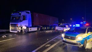 Accident cu multiple victime pe A3, zona Ștefăneștii de Jos. Au fost solicitate patru ambulanțe | FOTO + VIDEO