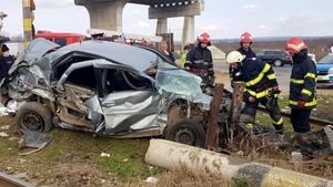 Accident grav în Tecuci! Un autoturism a fost lovit de un tren Interregio