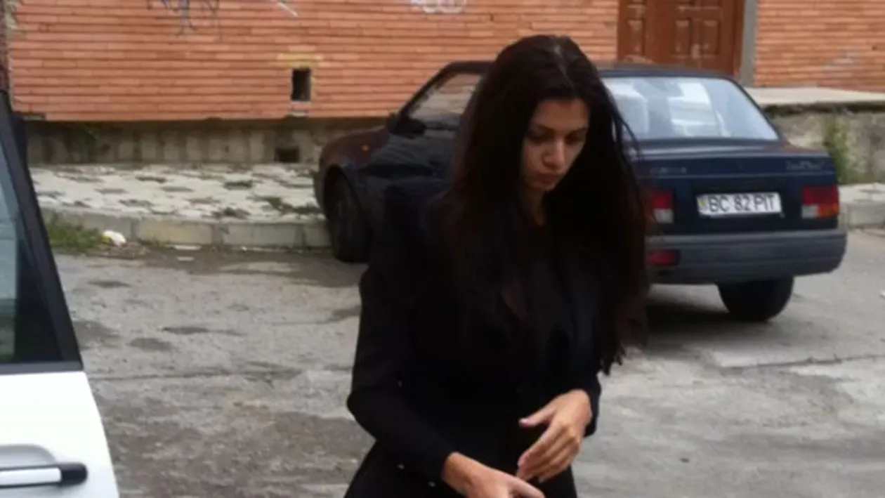 Surorile Gabor le-au dus bere si mancare groparilor. Vezi ce curiozitate a avut Ramona in legatura cu groapa mamei sale