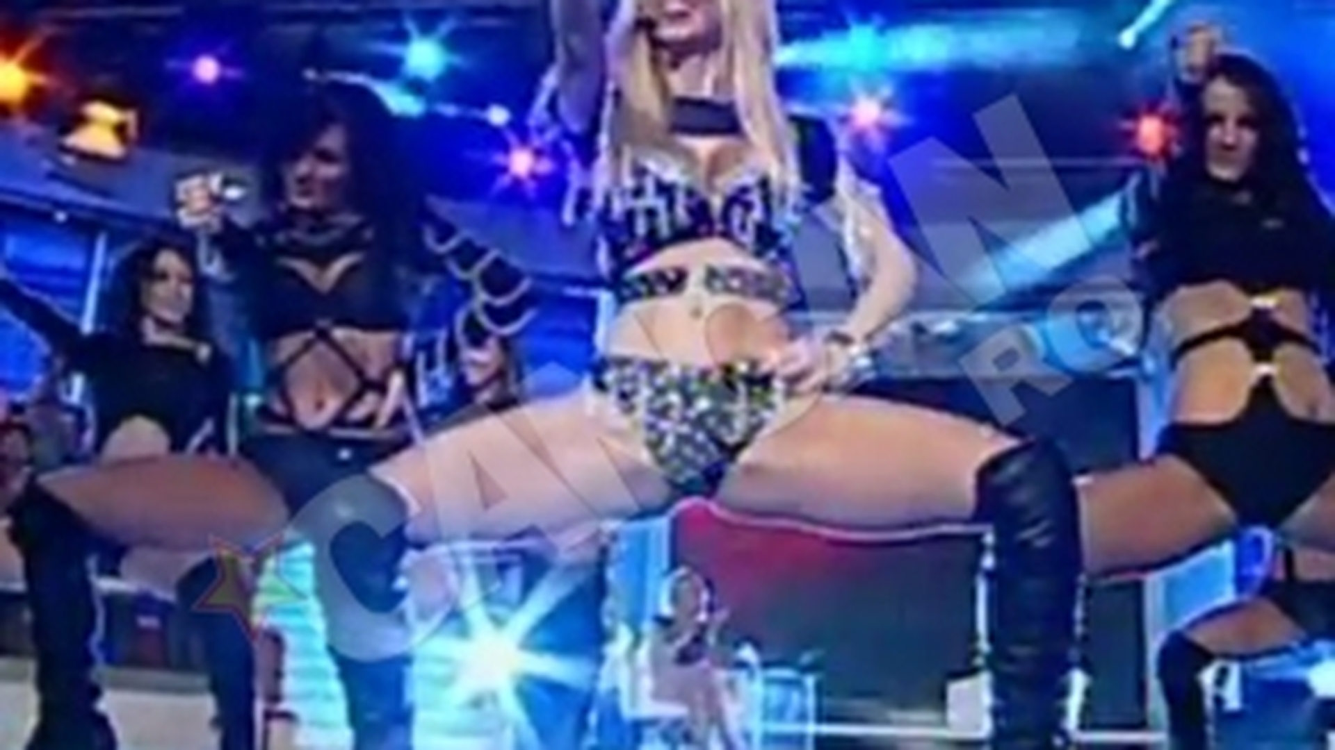 VIDEO Andreea Balan isi promoveaza muzica! S-a dezbracat in direct!