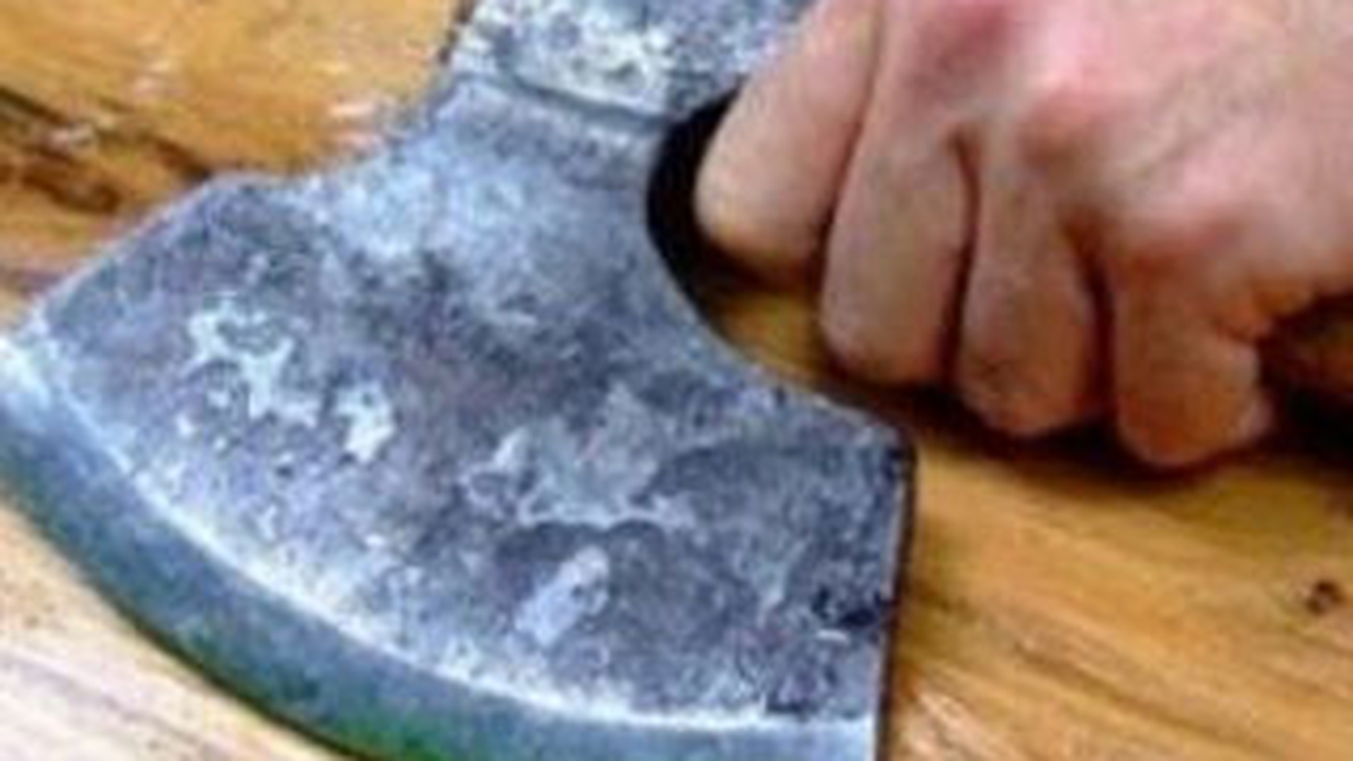 Un tanar de 26 de ani a fost omorat cu bate si topoare, la Buftea