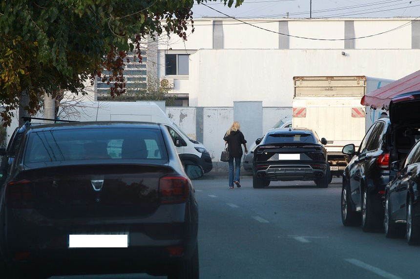 Maya Marcu, o apariție greu de neglijat în Piața Băneasa