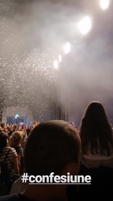 Gina Pistol și-a susținut iubitul împreună cu “socrii ei”! Imagini senzaționale de la concertul lui Smiley de la Arenele Romane