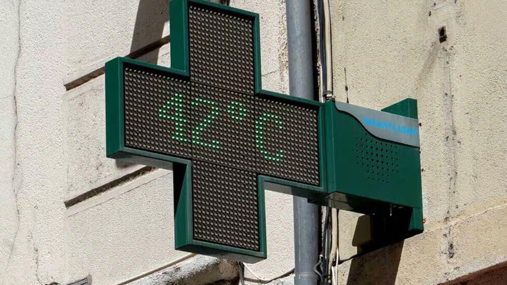 Data exactă când ajunge România sub domul de căldură care a făcut ravagii în vestul Europei (40 grade Celsius). Meteorologii, în alertă maximă