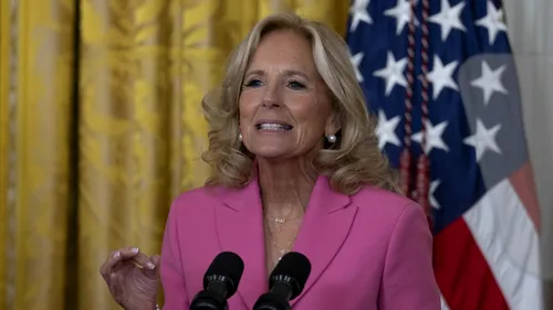 Ce gafă! Cum s-a îmbrăcat Prima Doamna la secția de vot? Alegătorii s-au uitat lung la Jill Biden